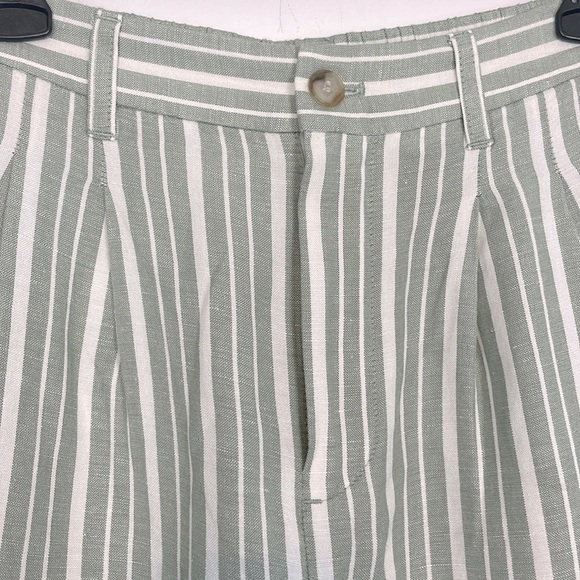 Madewell The Tailored Tapered Pant in Striped
Linen-Blend. Size 0. Green & White - Picture 6 of 14